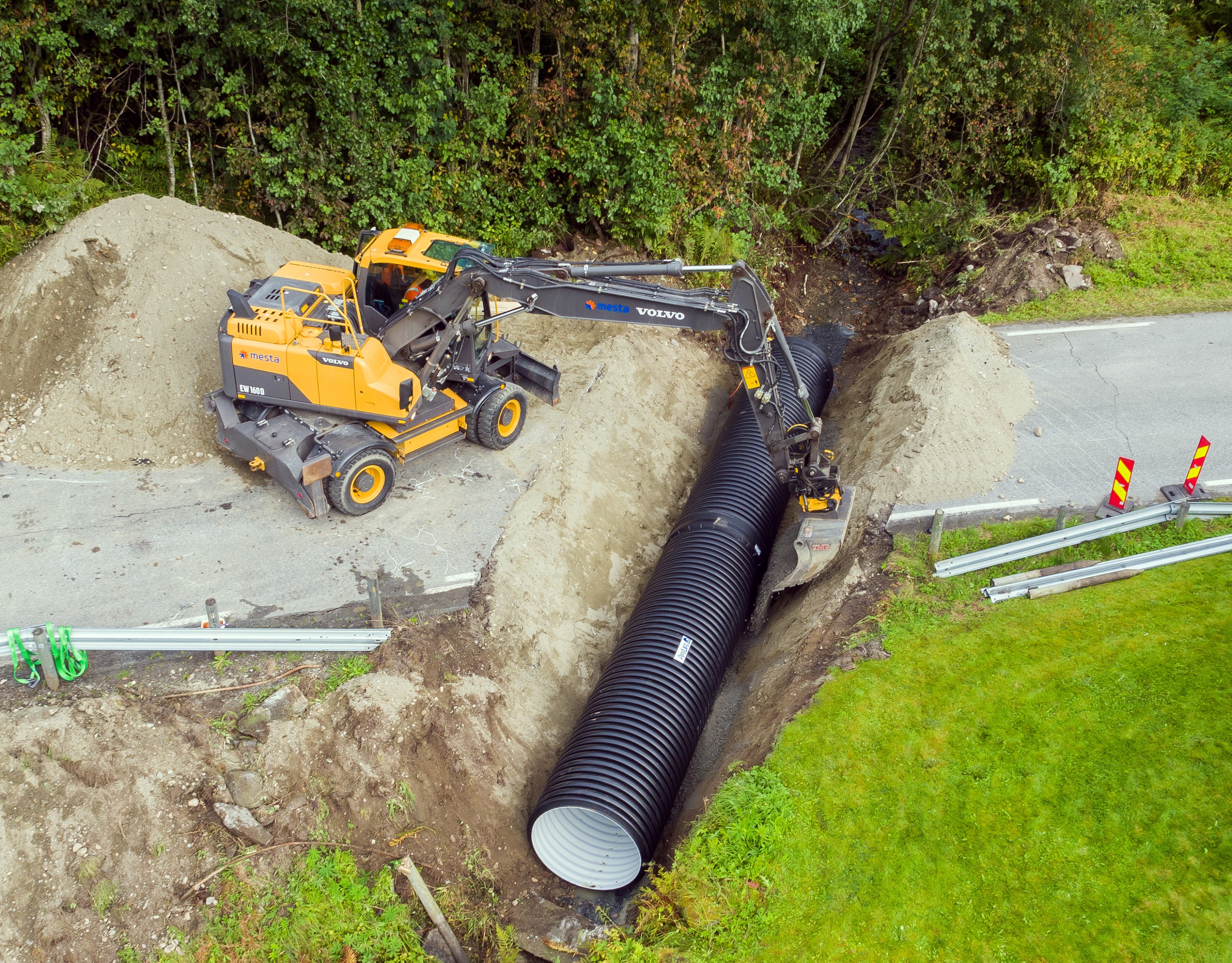 sturdy-drainage-pipe-systems-for-road-rail-pipelife